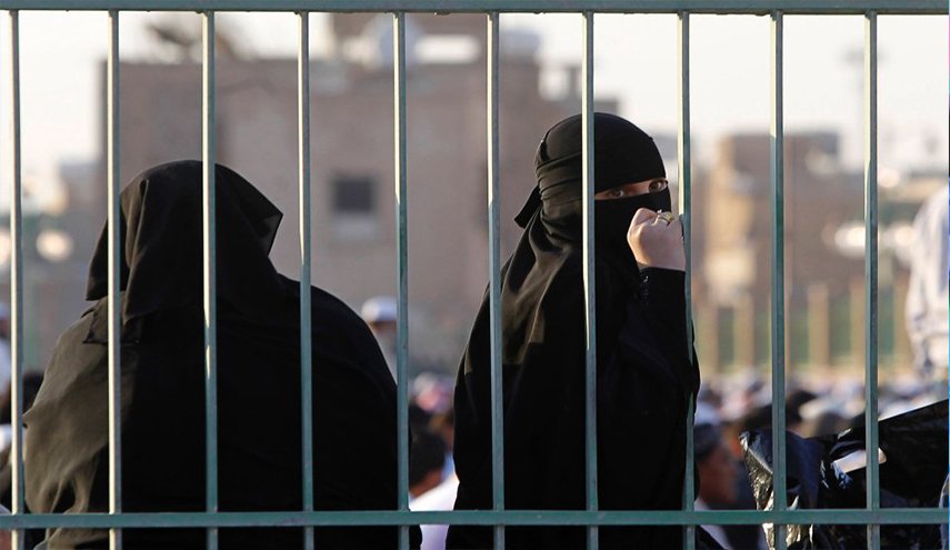 THEWINAorg's tweet photo. لم تكتفي السلطات السعودية بحرمان معتقلي الرأي من حريتهم دون محاكمة عادلة، بل عمدت إلى اعتقال أفراد أسرهم ومعاقبتهم لمجرد مطالبتهم بالإفراج عن ذويهم. https://t.co/w1zfP8XNqJ