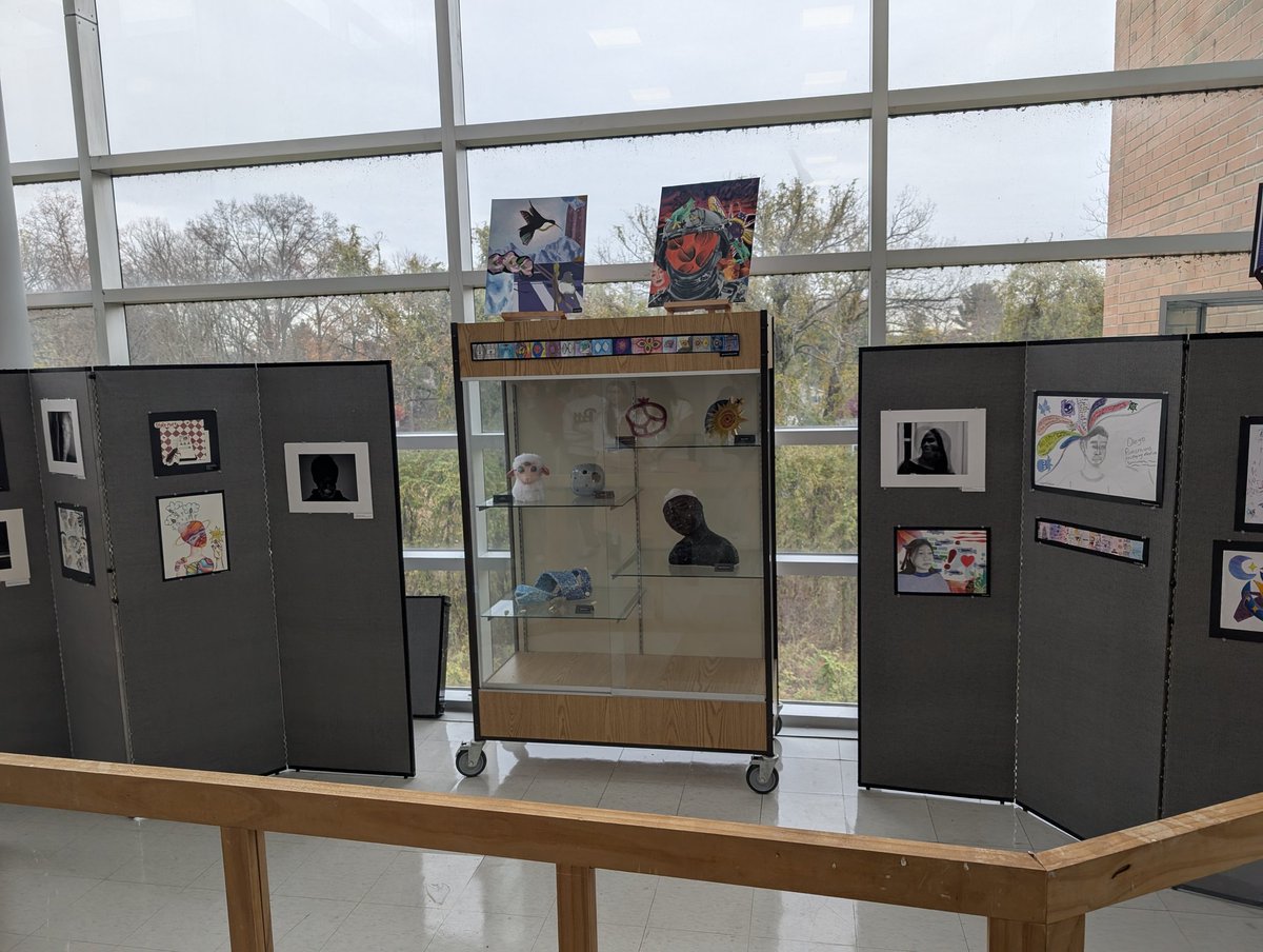mpbaiocco's tweet image. Just came from our @ccsdschools CHSN 2nd student-led art exhibit organized by the Art Honor Society Exhibits Committee! Spaced Out 🌌 was the theme, and the student artwork was truly out of this world! @careim2 #art #Ramtastic #artexhibit #highschoolart