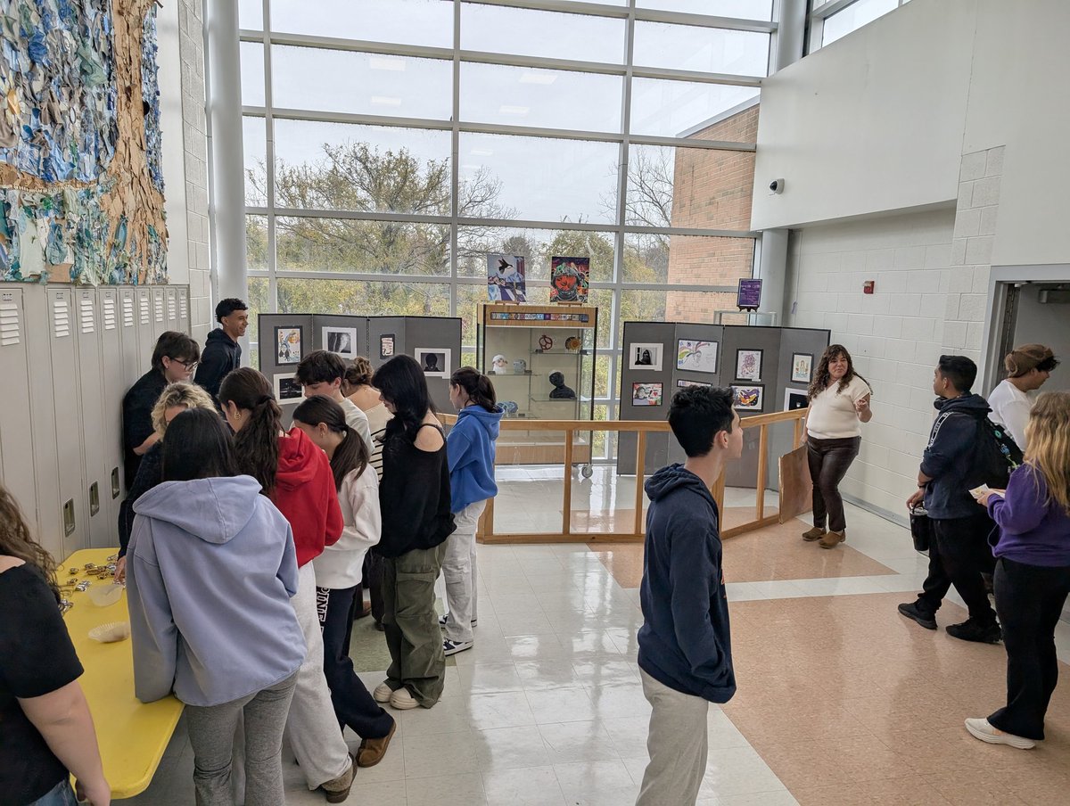 mpbaiocco's tweet image. Just came from our @ccsdschools CHSN 2nd student-led art exhibit organized by the Art Honor Society Exhibits Committee! Spaced Out 🌌 was the theme, and the student artwork was truly out of this world! @careim2 #art #Ramtastic #artexhibit #highschoolart