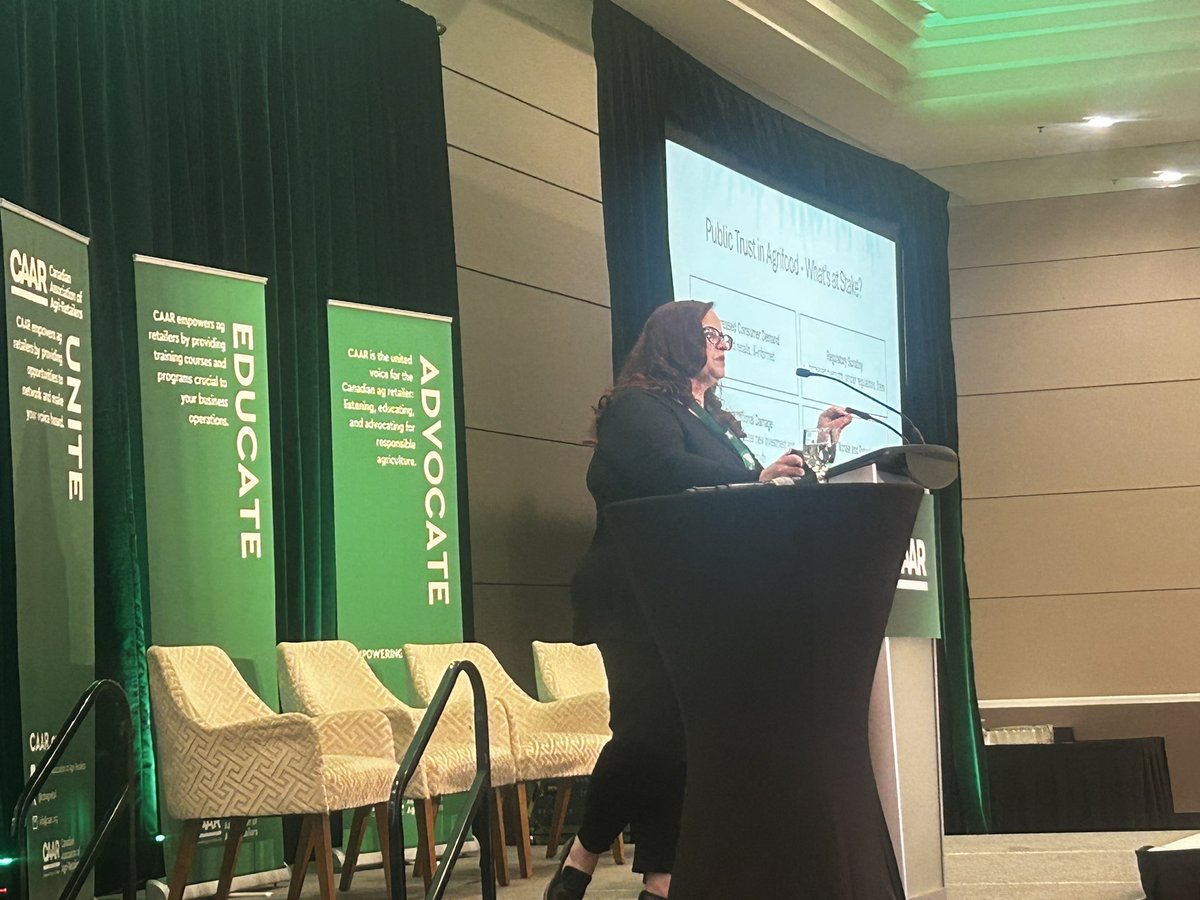 CrystalMackay32's tweet image. What do Canadians think about our food system? Lisa Bishop shares latest research action and message ideas from @FoodIntegrityCA 

✅cost of food concerns high
✅unsure high, decrease in positive impressions 
✅indifference and disengaged key issues

#CAARconnect2024 #cdnag
