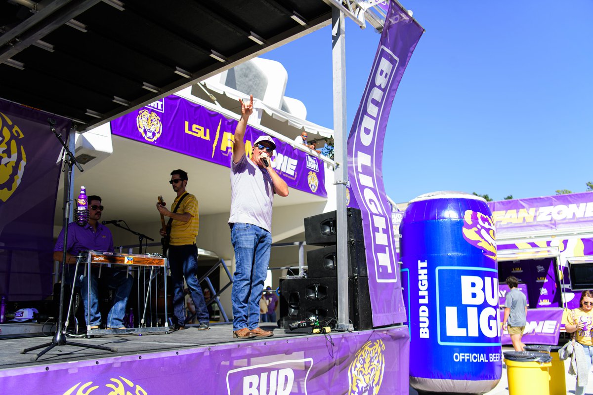LSUgameops's tweet photo. πGet ready to party!
π The PMAC and Bud Light Fan Fest open at 1:30 PM!
#LSUGameday https://t.co/5BgH4R9gZv