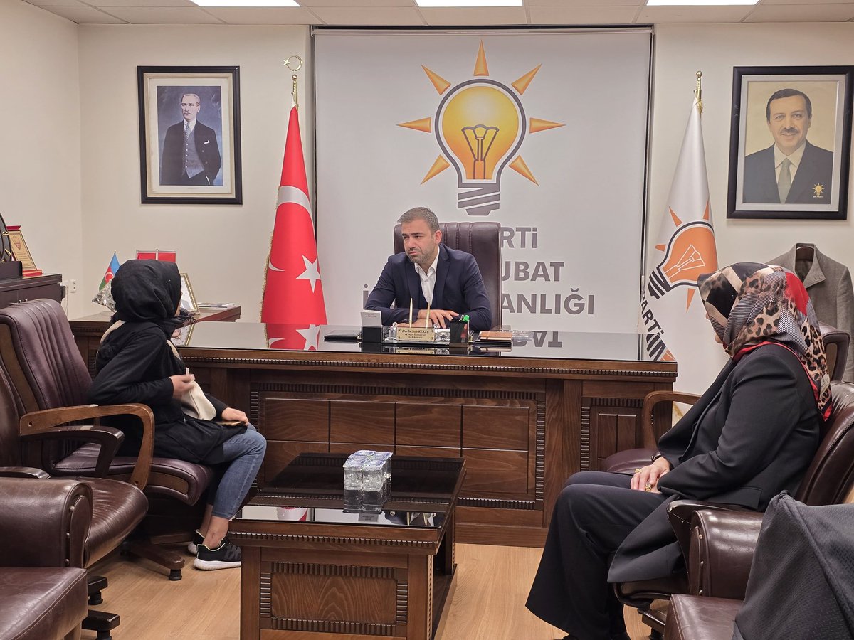 İlçe Başkanımız Durdu Safa Kekeç, İlçe Başkanlığımıza bizleri ziyarete gelen Muhtarlarımız ve kıymetli vatandaşlarımızla bir araya gelerek sorunlarını ve taleplerini dinledi.