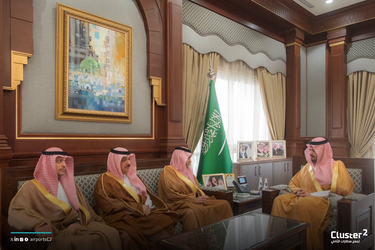 airportsC2's tweet photo. استقبل صاحب السمو الملكي الأمير سلمان بن سلطان بن عبدالعزيز آل سعود - أمير منطقة المدينة المنورة- في مكتبه اليوم؛ الرئيس التنفيذي لشركة تجمع مطارات الثاني المهندس علي مسرحي، وعددًا من القيادات؛ واستمع سموّه لشرحٍ مفصّل حول الجهود المبذولة في مطار الأمير عبدالمحسن بن عبدالعزيز الدولي بمحافظة ينبع، والخطط المستقبلية لخدمة زوار المنطقة والسياح والإحصائيات المتعلقة بأعداد المسافرين خلال النصف الأول من العام الحالي 2024.

كما اطلع سموه خلال اللقاء على جهود شركة تجمع مطارات الثاني في تنمية الحركة الجوية في المطار وذلك في ظل ما توليه حكومة خادم الحرمين الشريفين وسمو ولي عهده الامين -يحفظهما الله-، من اهتمامٍ بحجاج بيت الله الحرام والزائرين للمسجد النبوي الشريف.