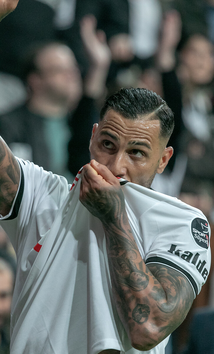 "O konu bana ağır gelir açma yasemen."