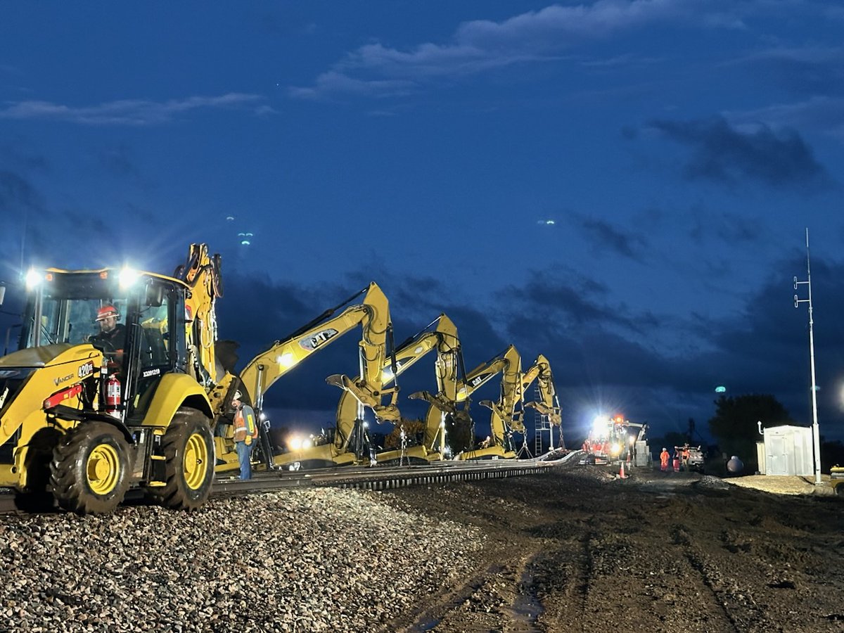 hulcherservices's tweet photo. Our Hulcher Services Engineering team installed a #24 switch in West Texas for one of our largest and most valued customers.  This achievement showcases the power of teamwork, precision, and our unwavering commitment to delivering top-tier service in the rail industry. https://t.co/nfEnAeVUdw