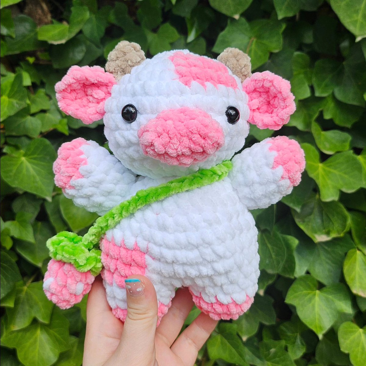 DontFrgetSmile's tweet photo. @JW_Arte Holi, soy Pili y llevare cositas de crochet, peluchitos, llaveros y gorros es mi segunda japan 😊 Stand 51 cozyknots https://t.co/eucdtSdTVu