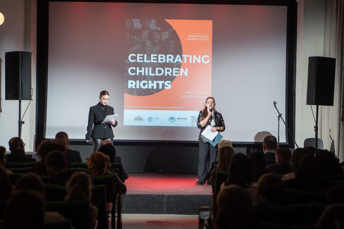 France_Albanie's tweet photo. A l'occasion de la Journée internationale des droits de l'enfant, l'ambassadrice de 🇫🇷en 🇦🇱, Catherine Suard & Klajd Karameta, vice ministre de la justice en 🇦🇱 ont participé à un panel de discussion avec des jeunes et des experts 🇫🇷&🇦🇱dans le domaine de la justice pour mineurs. https://t.co/khWhV3FNlB