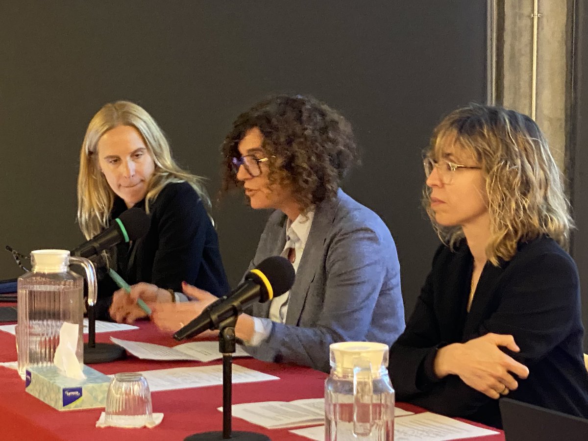 🟣 Es presenta el primer Pla Feminista d’#Osona i el #Lluçanès amb una mirada interseccional que engloba la de gènere i la del col·lectiu LGTBIAQ+.

👉 És fruit d'una metodologia participativa que ha implicat entitats, professionals i representants polítics d'ambdues comarques.