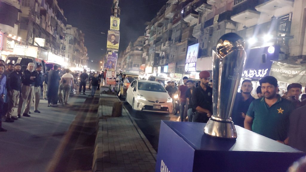 faizanlakhani's tweet photo. The trophy of ICC Champions Trophy at Karachi's burns road food street. https://t.co/wuTcVeXxv9