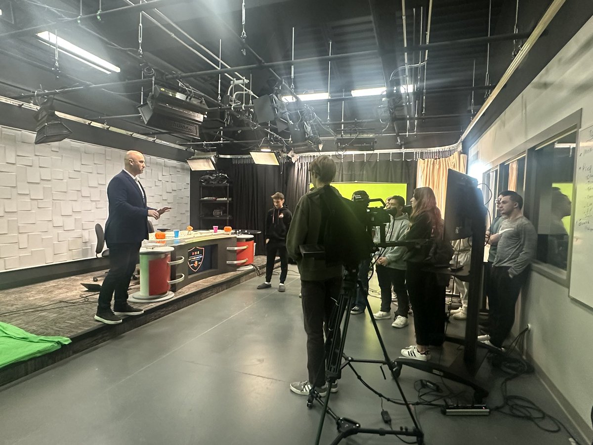 BHSActionNews's tweet image. We had an amazing day here at the BHS studio where pregame/postgame analyst Jensen Lewis for the Cleveland Guardians came in to speak to our students on the ins and outs of a great production! @PrincipalAdkins @sslcscards @JLEWFifty