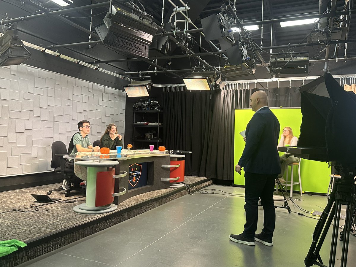 BHSActionNews's tweet image. We had an amazing day here at the BHS studio where pregame/postgame analyst Jensen Lewis for the Cleveland Guardians came in to speak to our students on the ins and outs of a great production! @PrincipalAdkins @sslcscards @JLEWFifty