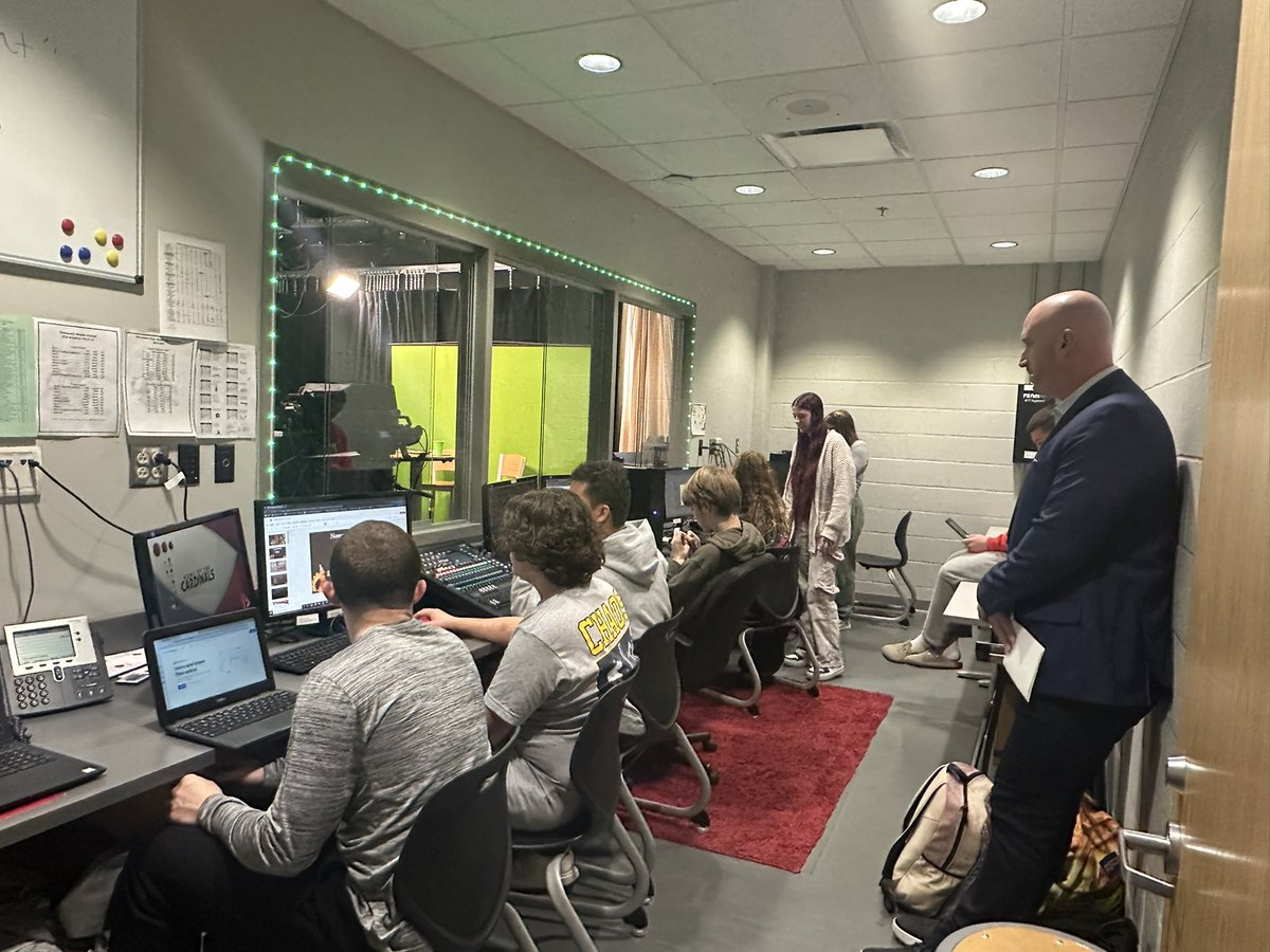 BHSActionNews's tweet image. We had an amazing day here at the BHS studio where pregame/postgame analyst Jensen Lewis for the Cleveland Guardians came in to speak to our students on the ins and outs of a great production! @PrincipalAdkins @sslcscards @JLEWFifty