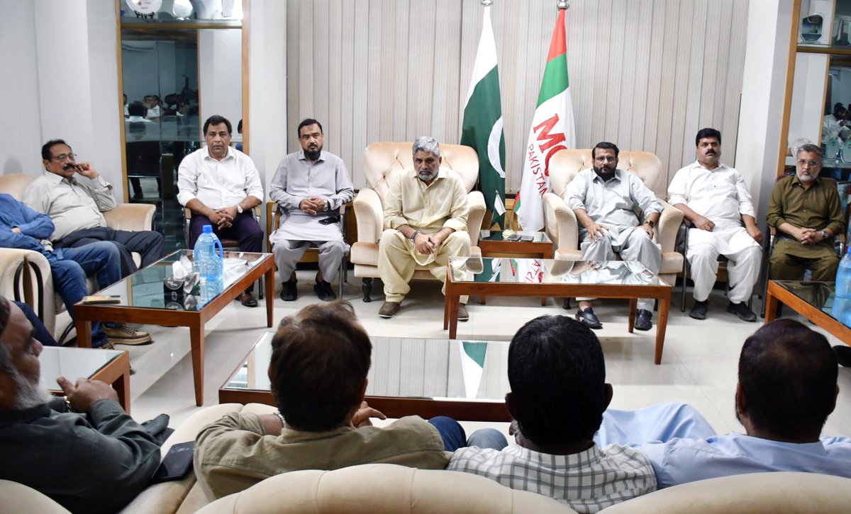 MQMWEST's tweet photo. سینئر رہنما ایم کیو ایم پاکستان، انیس احمد قائم خانی نے ایم کیو ایم پاکستان کی سینٹرل آرگنائزنگ کمیٹی کے ساتھ ایک اہم اجلاس منعقد کیا۔ اس موقعہ پر سی او سی انچارج قرقان اطیب بھی موجود
#MQMPakistan https://t.co/JCjQXUXeaI