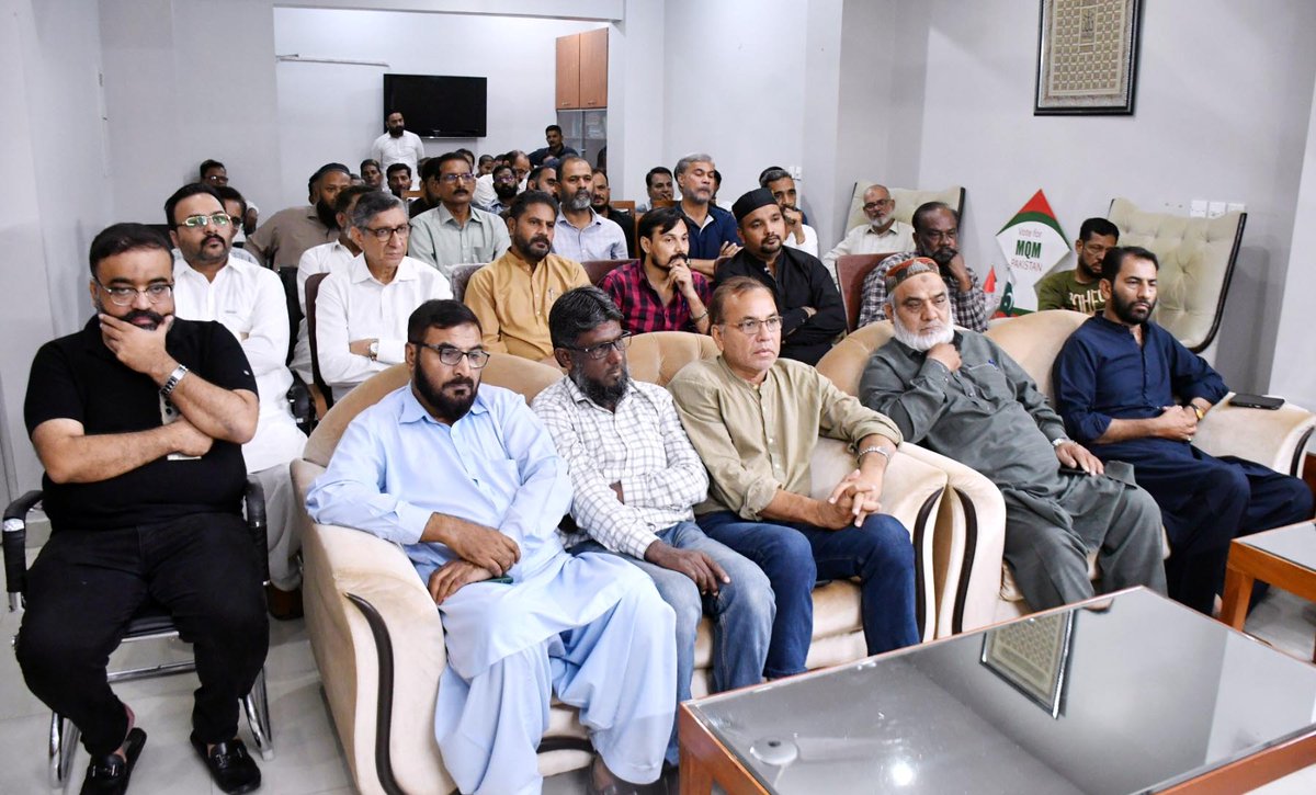 MQMWEST's tweet photo. سینئر رہنما ایم کیو ایم پاکستان، انیس احمد قائم خانی نے ایم کیو ایم پاکستان کی سینٹرل آرگنائزنگ کمیٹی کے ساتھ ایک اہم اجلاس منعقد کیا۔ اس موقعہ پر سی او سی انچارج قرقان اطیب بھی موجود
#MQMPakistan https://t.co/JCjQXUXeaI