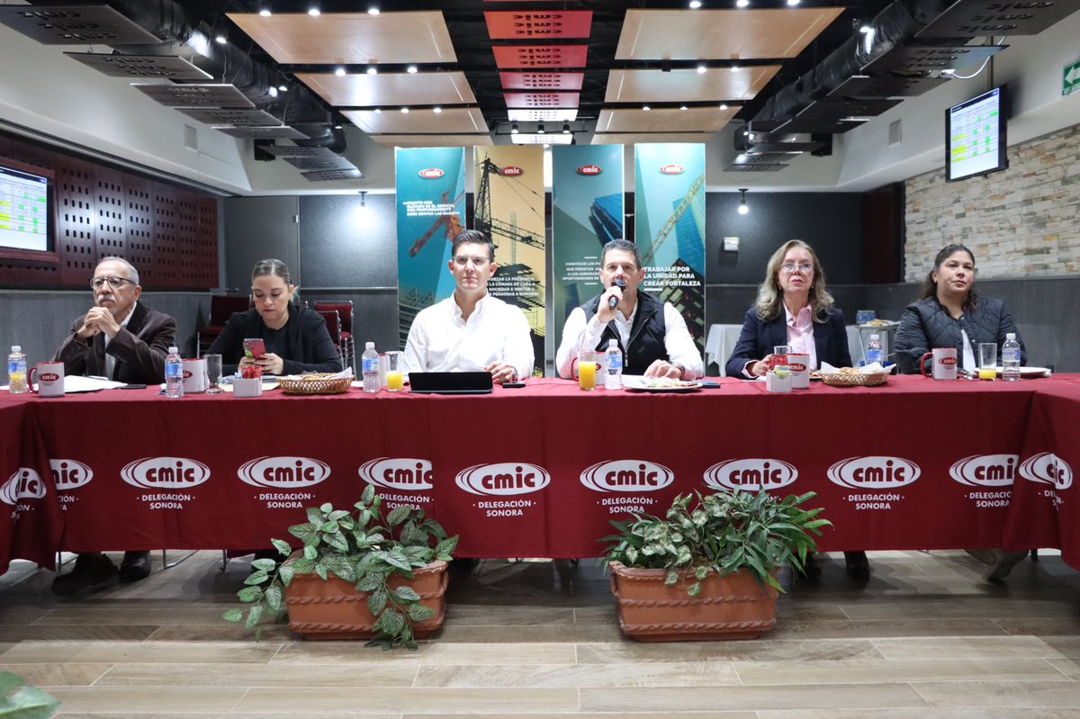 cmicsonora's tweet photo. 👷‍♂️ 👷🏻‍♀️ Este día, el Comité Directivo de CMIC Sonora, se reunió en nuestras instalaciones, en este espacio se analizaron los indicadores y el comportamiento del sector a poco más de un mes del cierre de este año 2024.
(1) https://t.co/KHbrAXx4FN