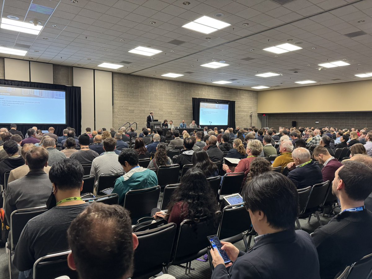 Félix Givois <a href="/Genci_fr/">Genci</a> presenting <a href="/HQI_France/">HQI</a> during a #quantum computing based panel at <a href="/Supercomputing/">SC25</a> in Atlanta with a packed audience 🤩