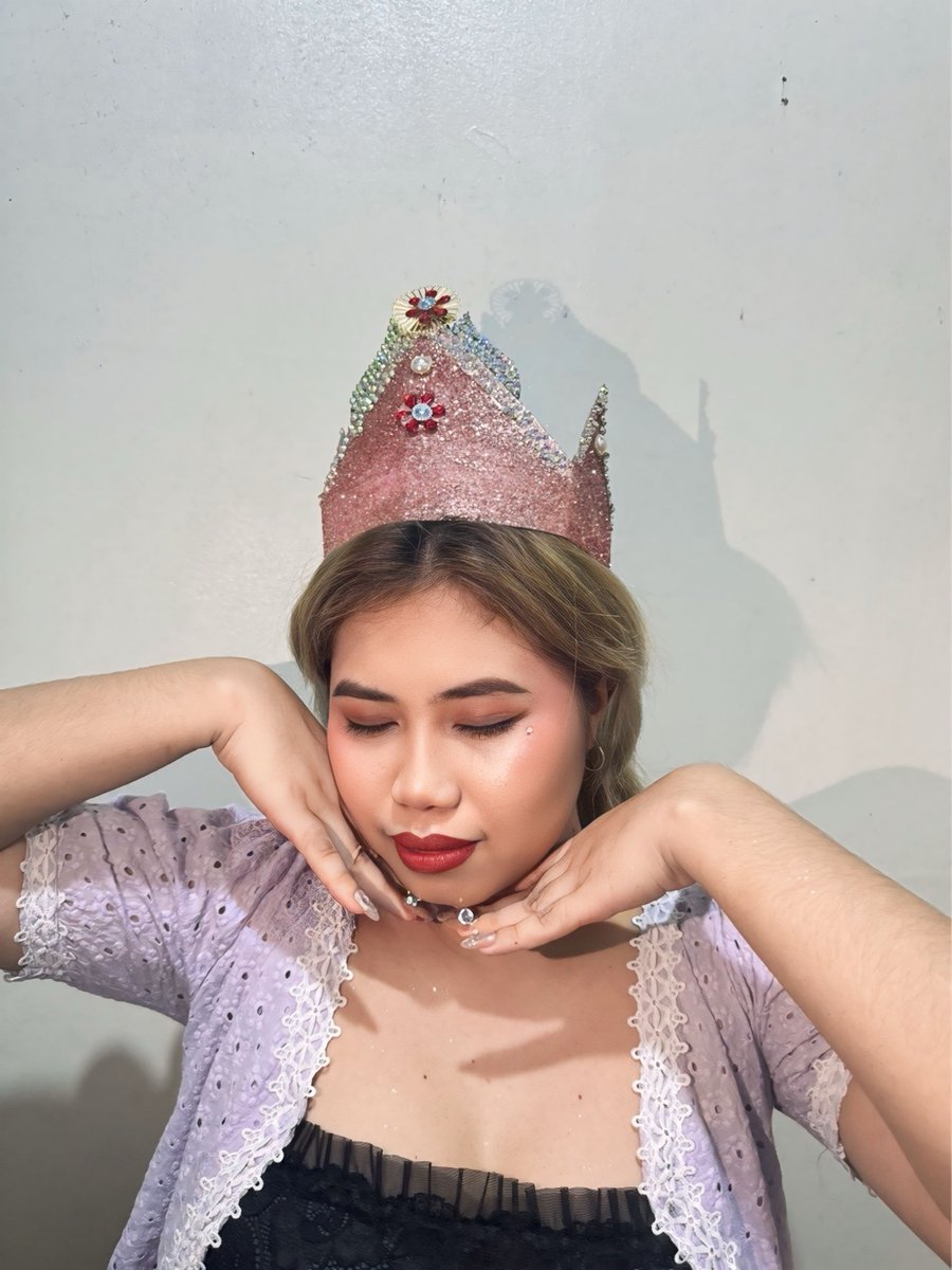 justmarygrace's tweet photo. This crown embodies Filipino pride: pink for strength, arcs for Luzon, Visayas, and Mindanao, gems for the 7,107 islands, the sun for unity, and a ruby for bravery. See the photo for more details.
 #BPMissUniverse #BPCrownYourself 
@Bingoplusph https://t.co/cDJYdUE4HR