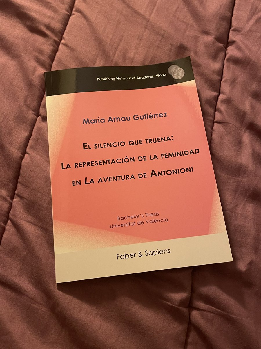 oyemaris's tweet photo. En mayo 2023 vi por primera vez L’avventura, motivada por mi profesora de análisis fílmico en Roma, y me cautivó. Le grabé un soliloquio a Vicente hablando de la diferencia moral abismal entre Sandro y Claudia.
En junio 2024 presenté mi TFG sobre la película.
Ahora es un librín: https://t.co/mos6afjyG7