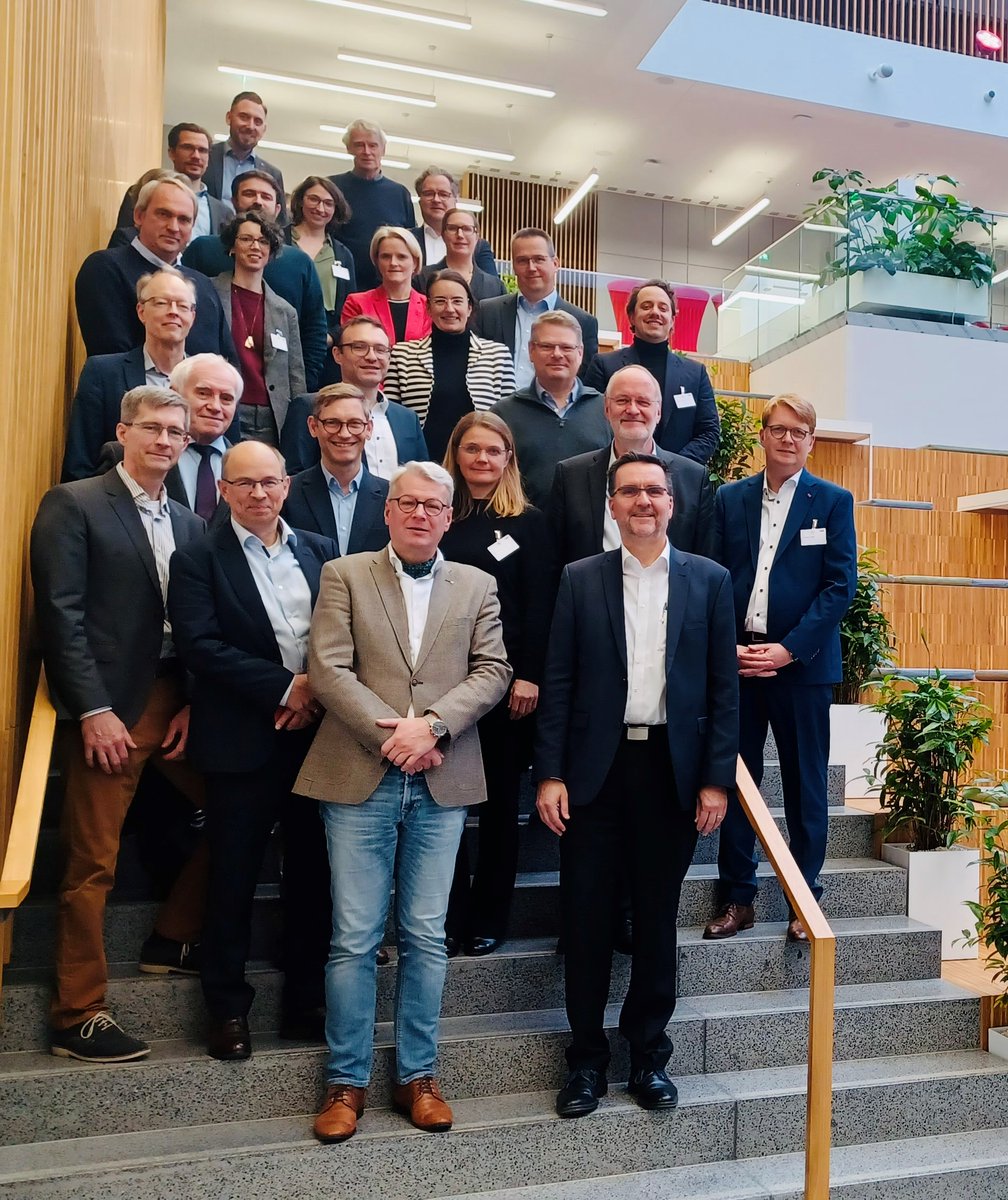 acatech (@acatech_de) on Twitter photo Heute traf sich der von acatech koord. Forschungsbeirat #Industrie40 in Mannheim bei ABB. Neben Neuigkeiten von der <a href="/plattform_i40/">Plattform-I4.0</a> gab es einen Austausch zu Forschungsthemen. Danke an alle! Mehr über den Forschungsbeirat: acatech.de/projekt/forsch… Heute traf sich der von acatech koord. Forschungsbeirat #Industrie40 in Mannheim bei ABB. Neben Neuigkeiten von der <a href="/plattform_i40/">Plattform-I4.0</a> gab es einen Austausch zu Forschungsthemen. Danke an alle! Mehr über den Forschungsbeirat: acatech.de/projekt/forsch…