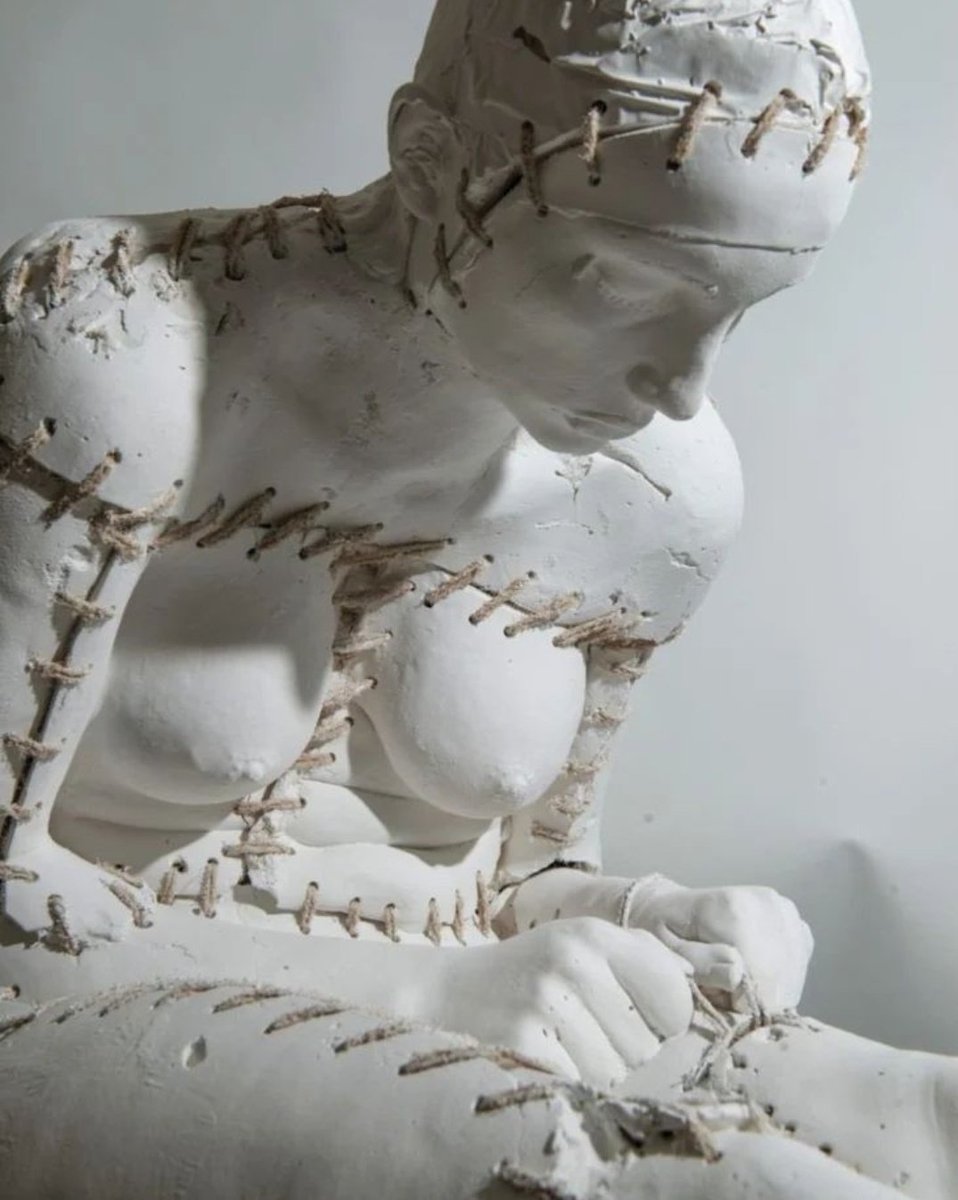 "Tanıdığım en güzel insanlar, yenilgiyi, acıyı, mücadeleyi, kaybı yaşamış olan ve diplerden çıkış yolunu kendileri bulmuş insanlardır. Güzel insanlar öylece ortaya çıkmazlar; onlar oluşurlar."