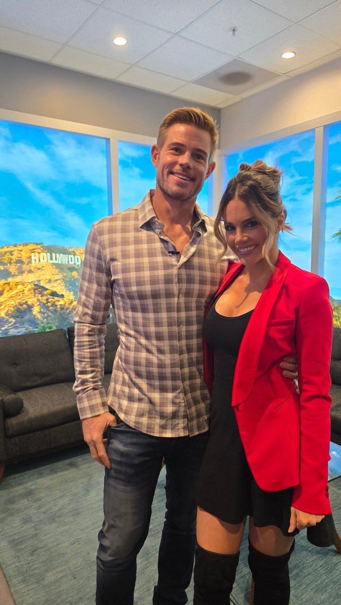 Fritzy: How much does Santa pay to park his sleigh?
Jo:?
Fritzy: 0$, it's on the house. 😂
#ALITTLEWOMENSCHRISTMAS