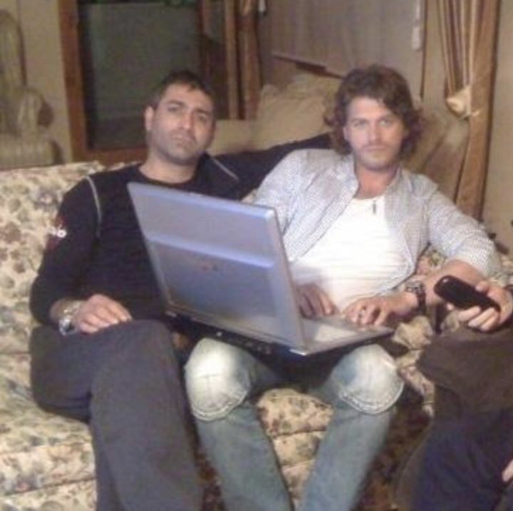 kütüphanede ipad’le çalışanların yanında bizim oyun bilgisayarının rahatsız edicilik