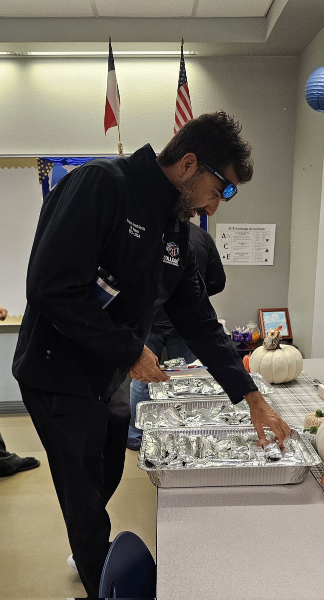 Congratulations to <a href="/psja_tstem/">PSJA Jefferson TSTEM</a> for winning the <a href="/IXLLearning/">IXL Learning</a> Gobble Gobble IXL November Challenge!  Teachers were treated to tacos this morning!  <a href="/sgarza7979/">Sandra Garza, Ed.D.</a> @raquelita_sosa @RichardACarran2 @DrLindaUribe <a href="/PSJAISD/">PSJA ISD</a>