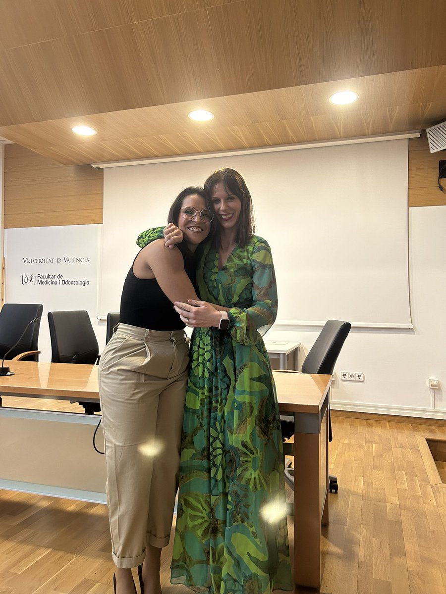 BonanadClara's tweet image. Enhorabuena #DazniaBompart por tu tesis “Impacto pronóstico de las alteraciones del potasio sérico en pacientes en diálisis peritoneal” que he tenido el placer de co-dirigir con @jlgorriz y con el apoyo estadístico de @pinvestiga_. No podía haber mejor tribunal con @PepaSolerR…