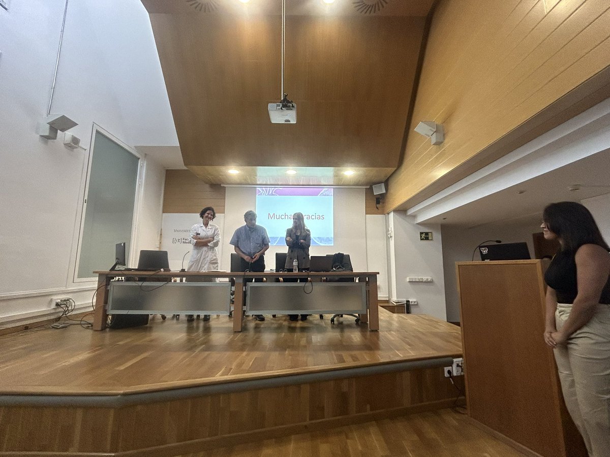 BonanadClara's tweet image. Enhorabuena #DazniaBompart por tu tesis “Impacto pronóstico de las alteraciones del potasio sérico en pacientes en diálisis peritoneal” que he tenido el placer de co-dirigir con @jlgorriz y con el apoyo estadístico de @pinvestiga_. No podía haber mejor tribunal con @PepaSolerR…