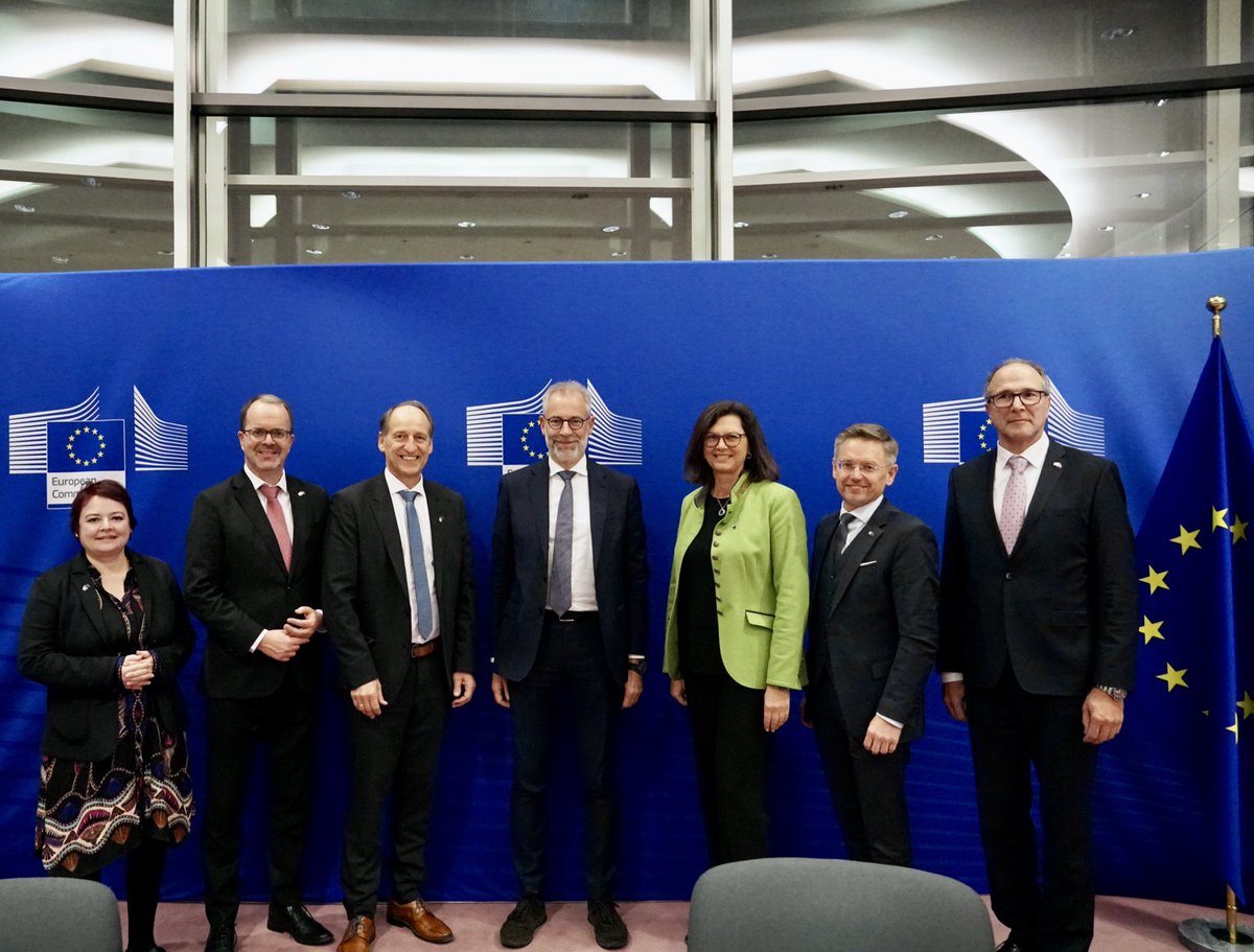 Bayerischer Landtag (@landtag_bayern) on Twitter photo <a href="/jakobmayr/">Jakob Mayr</a> <a href="/CarstenVolkery/">carstenvolkery.bsky.social</a> <a href="/StefanGrobe1/">Stefan Grobe</a> <a href="/IlseAigner/">Ilse Aigner</a> <a href="/TobiasReissMdL/">Tobias Reiß</a> <a href="/fw_hold/">Alexander Hold</a> <a href="/m_rinderspacher/">Markus Rinderspacher</a> <a href="/Osgyan/">Verena Osgyan</a> Gespräch mit Michael Hager, dem Kabinettschef des designierten EU-Kommissars für #Bürokratieabbau <a href="/VDombrovskis/">Valdis Dombrovskis</a> in der Europäischen Kommission. <a href="/jakobmayr/">Jakob Mayr</a> <a href="/CarstenVolkery/">carstenvolkery.bsky.social</a> <a href="/StefanGrobe1/">Stefan Grobe</a> <a href="/IlseAigner/">Ilse Aigner</a> <a href="/TobiasReissMdL/">Tobias Reiß</a> <a href="/fw_hold/">Alexander Hold</a> <a href="/m_rinderspacher/">Markus Rinderspacher</a> <a href="/Osgyan/">Verena Osgyan</a> Gespräch mit Michael Hager, dem Kabinettschef des designierten EU-Kommissars für #Bürokratieabbau <a href="/VDombrovskis/">Valdis Dombrovskis</a> in der Europäischen Kommission.