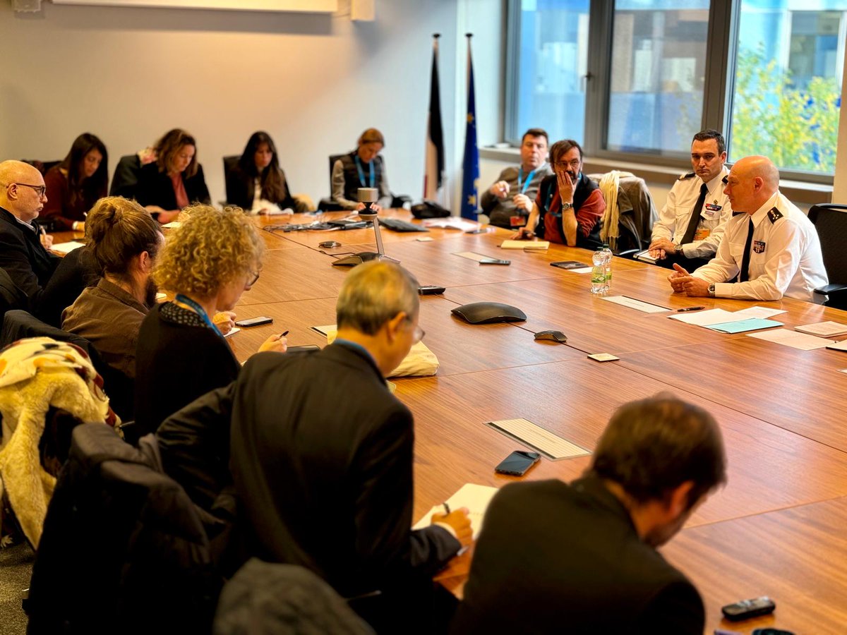 CEM_AAE's tweet photo. Aujourd’hui avec les journalistes de l'@AJDPresse. Très haute altitude, SEAD, guerre en Ukraine, protection de nos bases aériennes... L'occasion de revenir sur les défis de l'@Armee_de_lair et d'échanger autour de ma vision pour une puissance militaire aérospatiale. https://t.co/68W2YUCW46