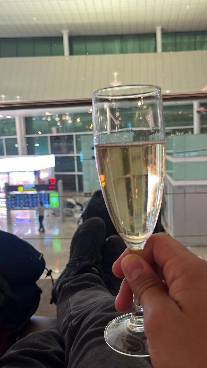 Bueno hoy se vale! Comienza gradualmente el regreso! Brindo para agradecer las cosas buenas que he vivido y de igual manera les deseo puras cosas buenas!