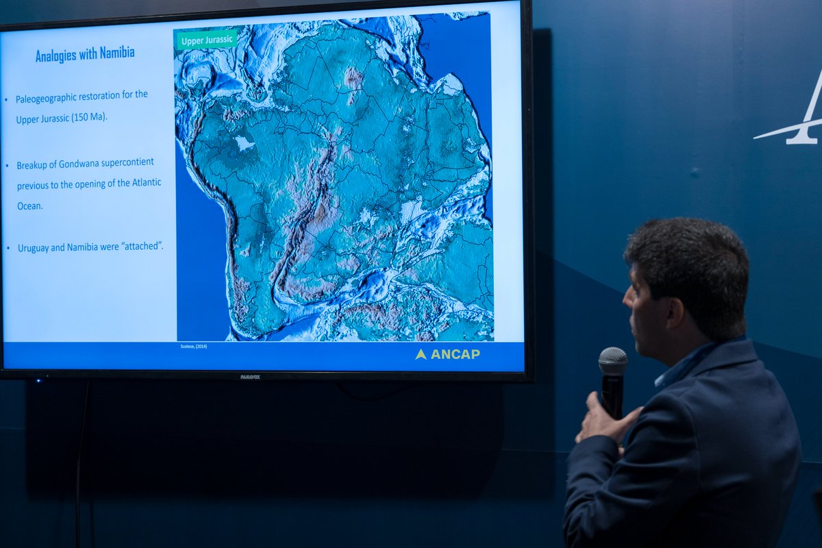 AncapUruguay's tweet photo. Continúa #LACEnergySummit con destacadas exposiciones de ANCAP con foco en la segunda transición energética.
Bruno Conti, experto en Geociencias de ANCAP, se refirió al potencial de hidrocarburos costa afuera en Uruguay. https://t.co/qzqkeRMEk9