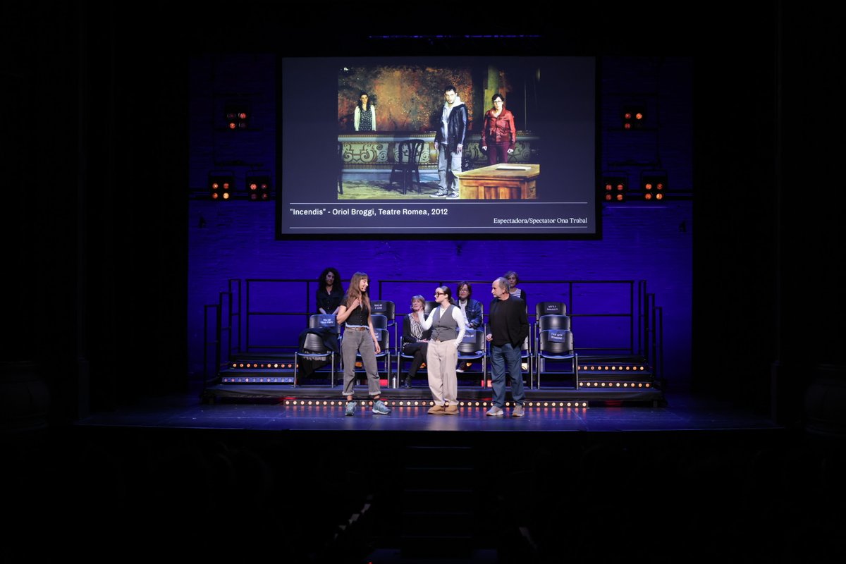 Un dels moments més esperats! Raquel André presenta "Col·lecció d'Espectadors" i donem fi a una gran edició de #CongresEspectadorsBCN  

🇬🇧 Raquel André presents "Collection of Spectators" to finish the congress  
🇪🇸 Raquel André cierra el congreso con "Colección de Espectadores"