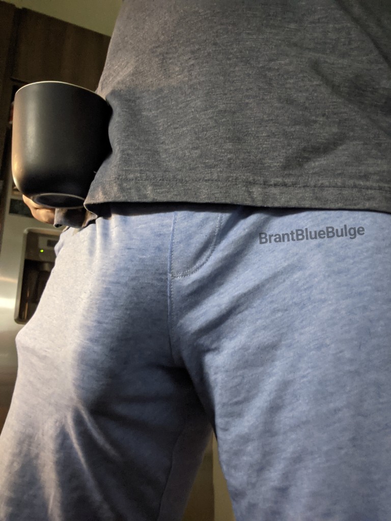 Morning coffee bulge
🍆☕
#bulge #bigbulge #dickprint #bulto #vpl #paquete #manbulge  #freeballing