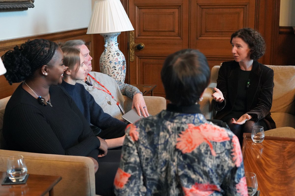 Minister for Women and Equalities, <a href="/AnnelieseDodds/">Anneliese Dodds</a>, met the <a href="/fawcettsociety/">Fawcett Society</a> to talk about transforming the lives of working women and tackling the gender pay gap for #EqualPayDay 👇