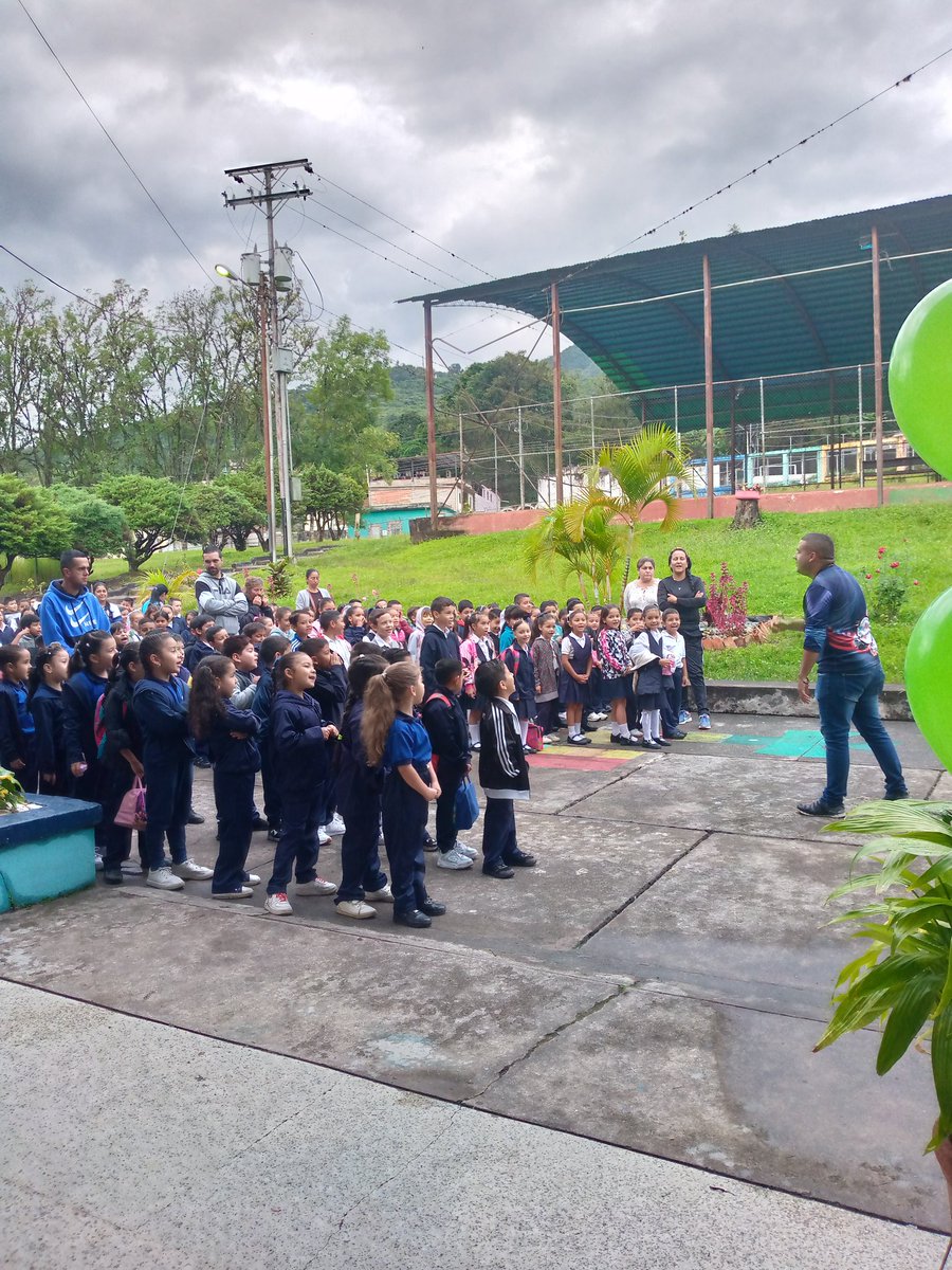 Los Niños y Niñas se Respetan💚 Actividad en el C.E.N Sánchez carrero 
Defensoría Educativa "Sueños de Simoncito" 
<a href="/cn_educ/">CNDefensorías Educativas MPPE</a> @MPPEDUCACION <a href="/codennat/">codennat</a> <a href="/CDCETachira/">CDCE Táchira</a> <a href="/CDCE_Uribante/">CDCE URIBANTE</a>