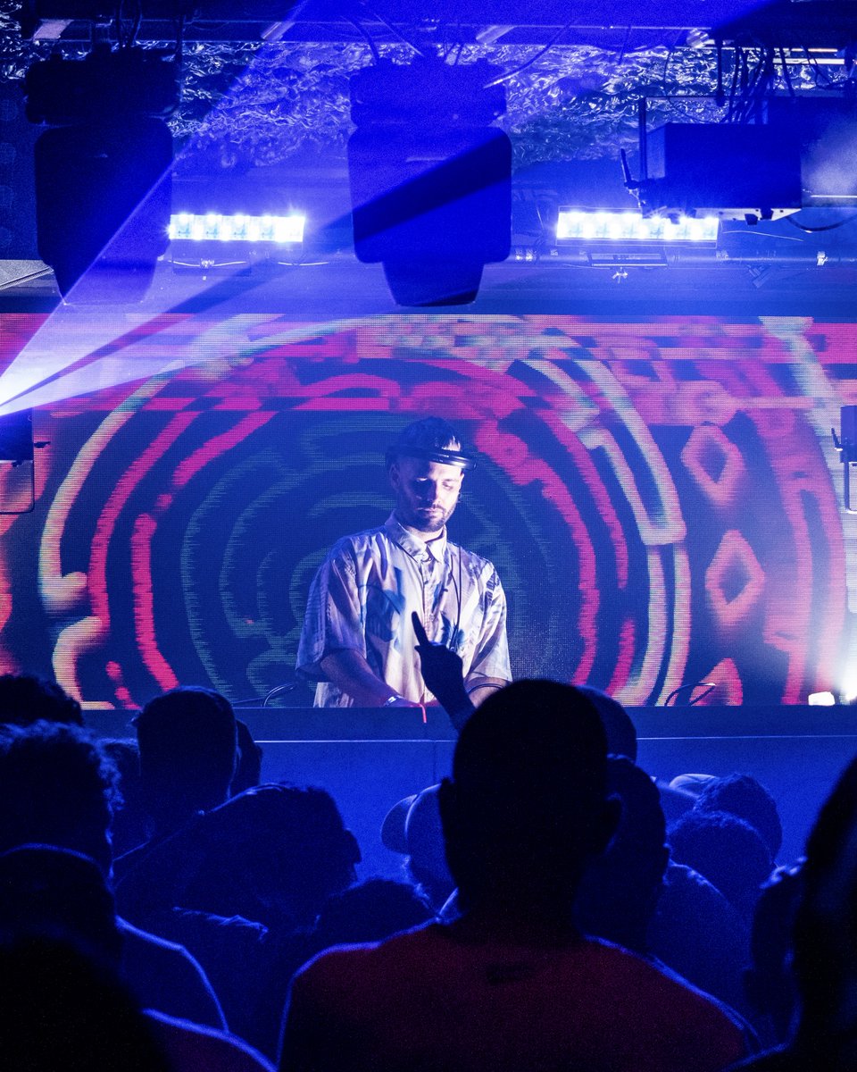 Club Glow tweet media