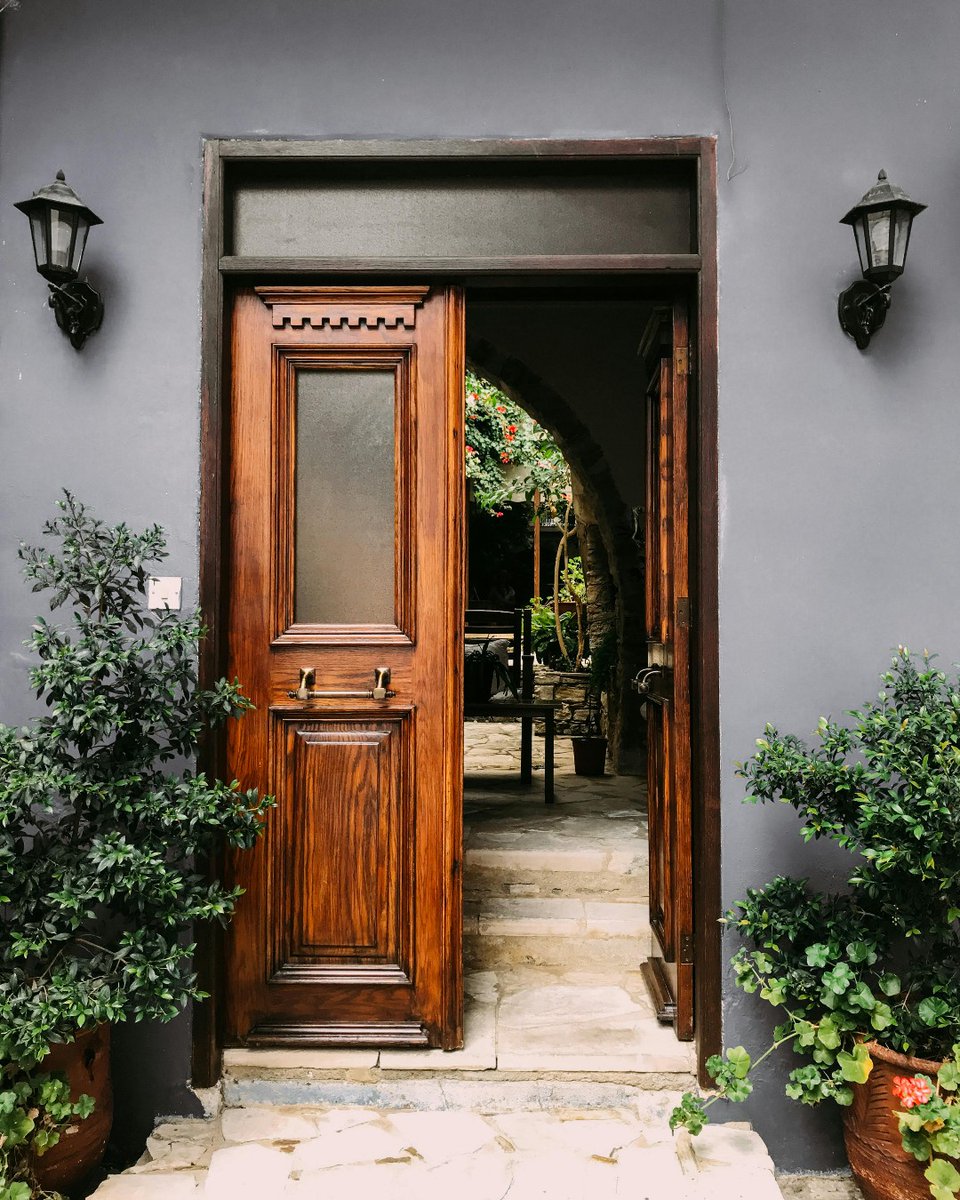 FranklinBuilds's tweet image. First impressions matter. Discover our collection of high-quality doors that combine durability with style, perfect for any project. 

Let us help you create entryways that stand out and make a statement.

#Entryways #FirstImpression #FranklinBuildingSupply