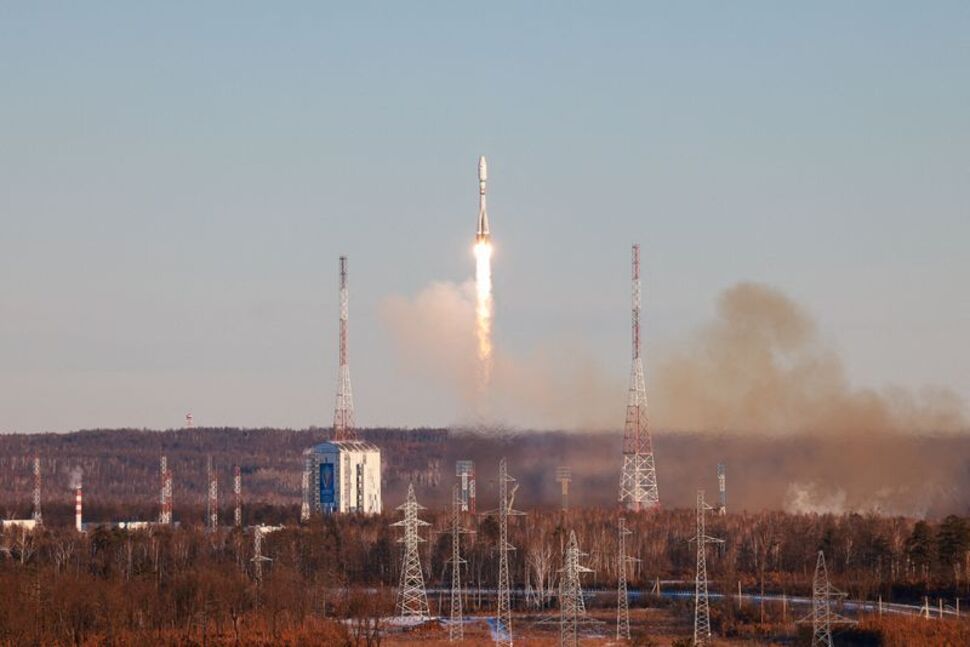 RAFFylingdales's tweet photo. 🚀 On Nov 4, Russia took to the skies with a record-breaking satellite launch. 55 satellites were sent into orbit...Find out what this means and why we're talking about it in our latest blog post here ➡️  https://t.co/EUvvelax4l 
#TeamFylingdales #KeepingSpaceSafe @UKSpaceCmd https://t.co/eu4BVLWsf9