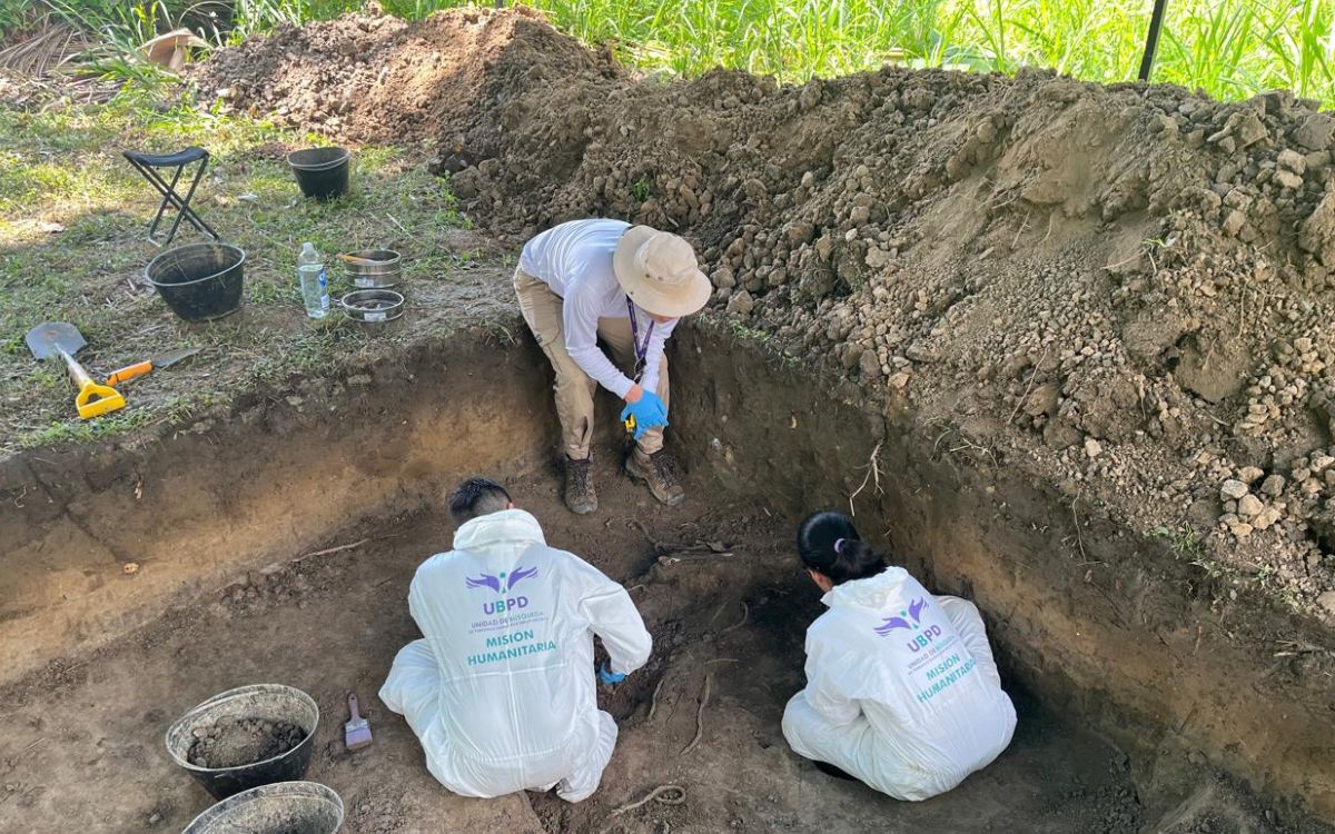 UBPDcolombia's tweet photo. Ya son 55 cuerpos recuperados en el cementerio de Puerto Triunfo, en Antioquia🟣

Esta acción humanitaria corresponde a una solicitud de víctimas que pidieron la intervención de tres puntos, donde pueden estar los cuerpos de personas dadas por desaparecidas en el Magdalena Medio. https://t.co/r5tOguqmLc