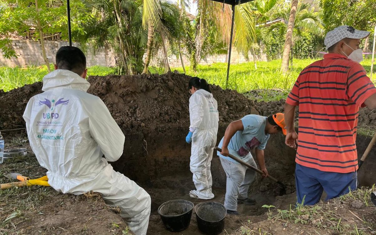 UBPDcolombia's tweet photo. Ya son 55 cuerpos recuperados en el cementerio de Puerto Triunfo, en Antioquia🟣

Esta acción humanitaria corresponde a una solicitud de víctimas que pidieron la intervención de tres puntos, donde pueden estar los cuerpos de personas dadas por desaparecidas en el Magdalena Medio. https://t.co/r5tOguqmLc