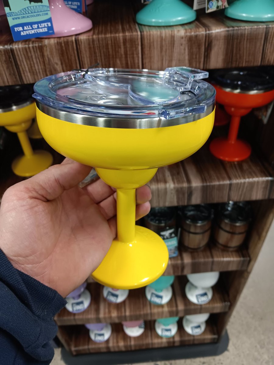Highrishman69's tweet photo. Officer : What's in the yeti ?
Me : Water
Officer : 😒
Me : 😃
😆 🤣
#howwouldtheyknow https://t.co/1VVfyIv4Bs