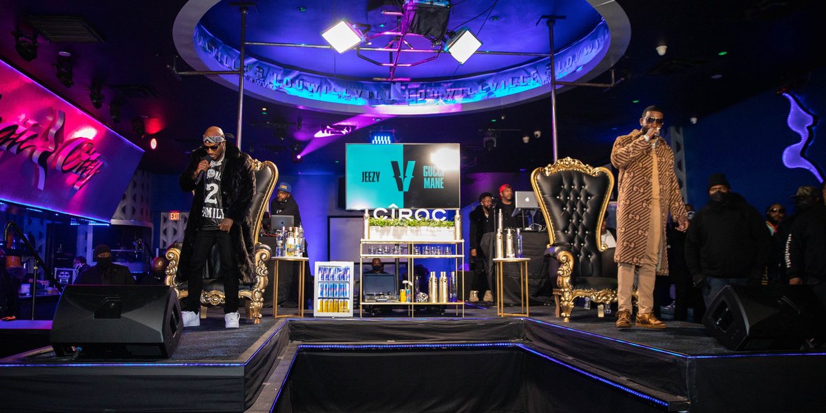 outkarter's tweet photo. [Thread]
Le 19 novembre 2020, Gucci Mane et Young Jeezy s'affrontaient dans un #Verzuz

Alors que l'on pensait que les tensions étaient toujours fortes, la battle s'est finie sur une accolade mettant fin à un beef de près de 15 ans

Retour sur un beef iconique des années 00's👇 https://t.co/G1cxhrkDEt
