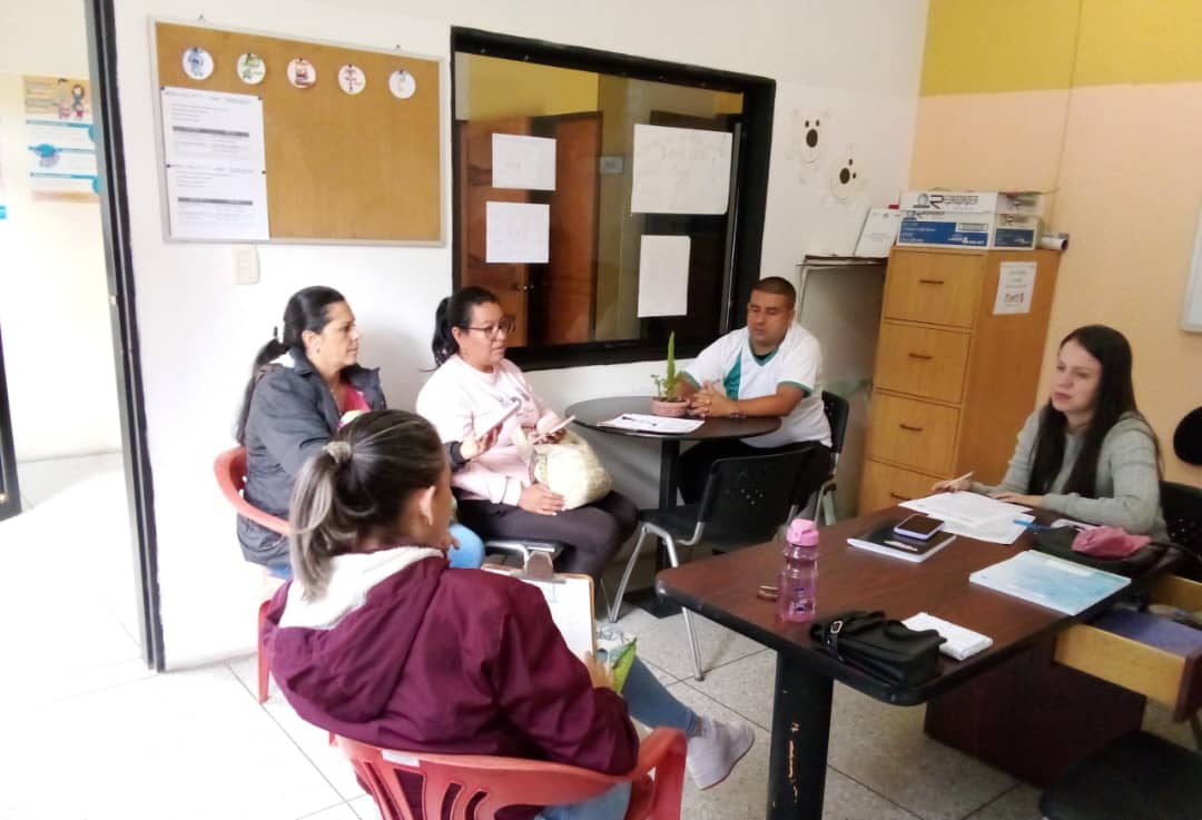 Atención de usuarios en el Servicio de la Defensoría "Sueños de Simoncito" 
Garantizando siempre el Interés súperior de los NNA 
@MPPEDUCACION <a href="/cn_educ/">CNDefensorías Educativas MPPE</a> <a href="/codennat/">codennat</a> <a href="/CDCE_Uribante/">CDCE URIBANTE</a> <a href="/CDCETachira/">CDCE Táchira</a>