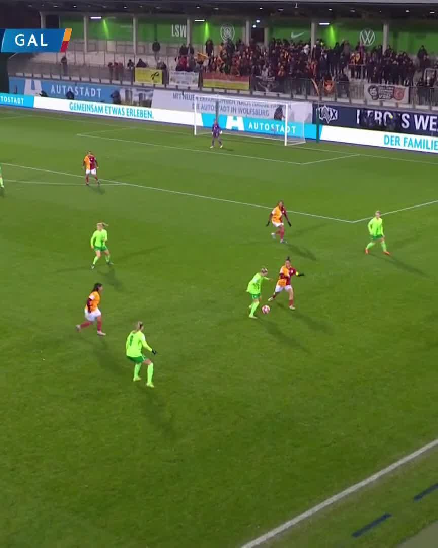 ⚡ Alex Popp won't be missing these and puts Wolfsburg in front early!Watch live for free on DAZN ▶️  #UWCLonDAZN #UWCL
