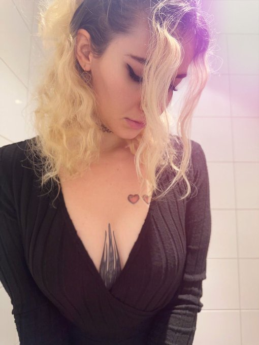 Watch Lana Litt's leaked NSFW photo on TwXstars