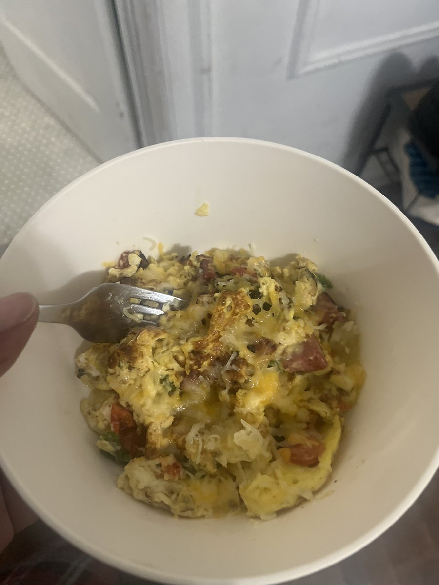 RenVibes's tweet photo. Eggs, tomatoes, kale &amp; sausage for breakfast after a good workout type shi🔆 https://t.co/5rBHXNJ3NK