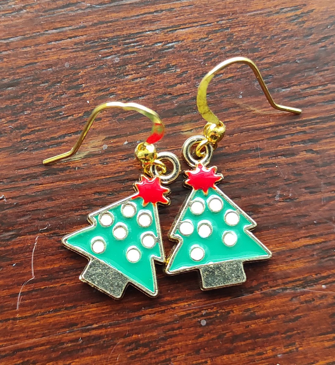 Christmas party earrings by Polly Parrot Crafts ideal table gift polly-parrot-crafts.sumupstore.com #christmasearrings #christmas #earrings #Xmas #xmas2024 #giftideas #tablegift #xmasparty
