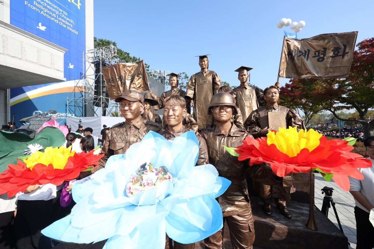 Shincheonjiug's tweet photo. Shincheonji Church of Jesus Hosts 115th Graduation Ceremony at Zion Christian Mission Center... “Proud to Have Mastered Revelation”
https://t.co/S8MxZ8zLKt
#shincheonjibibleseminar #SHINCHEONJCHURCHOFJESUS #110000graduation #manheelee https://t.co/SndeIOufXT